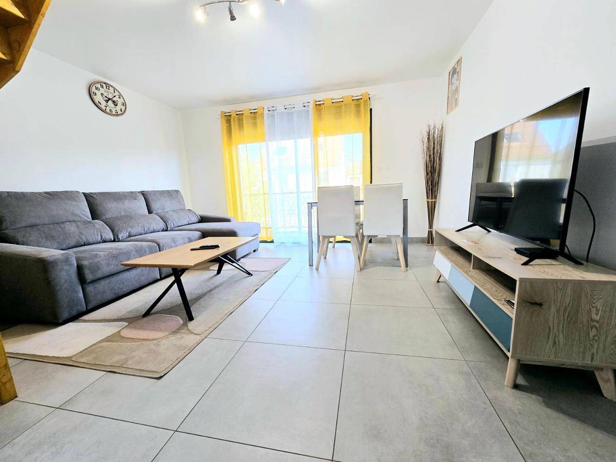 Appartement entier, Two-Bedroom Apartment in Morangis, Essonne