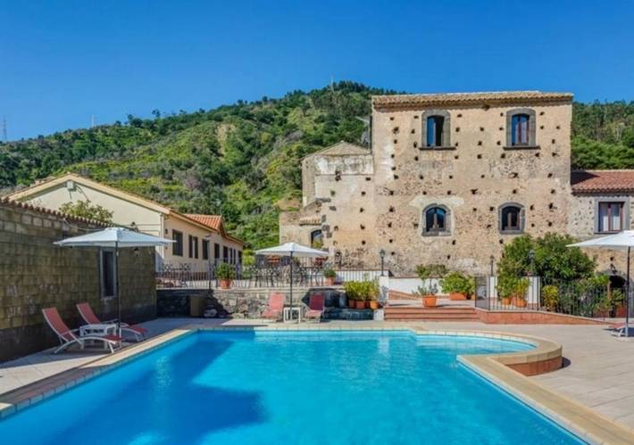 Agriturismo per 3 persone, con piscina e giardino in Catania e dintorni