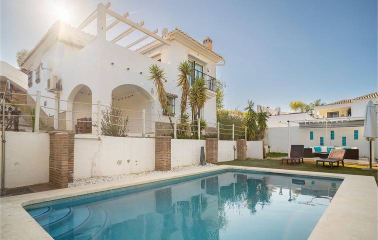 Apartamento con terraza junto a la piscina: 115m² con aire acondicionado, Internet y barbacoa. in Viñuela, Cordillera Penibética