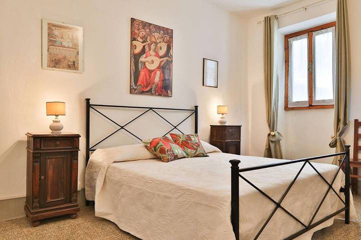 Agriturismo per 2 persone, con giardino e piscina in Reggello