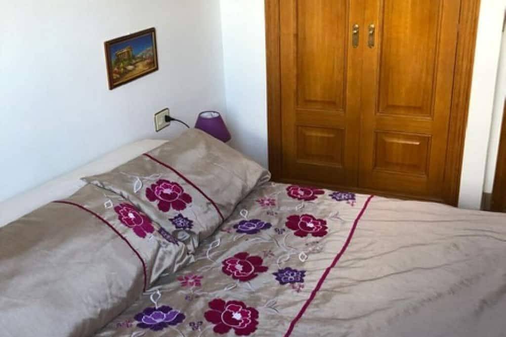 Entire apartment, Modern beachside apartment a few minutes walk from shops, bars and restaurants. in Alboraya, Costa de Valencia