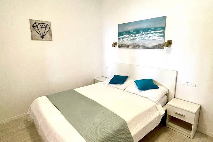 Ganze Wohnung, 2-Zimmer-Ferienwohnung am Strand Kozarica, Mljet in Mljet