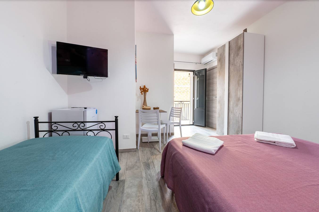 Camera 'Perla Marina - Scala Dei Turchi' con Balcone, Wi-Fi, Aria Condizionata e Cucina Condivisa in Realmonte, Provincia di Agrigento