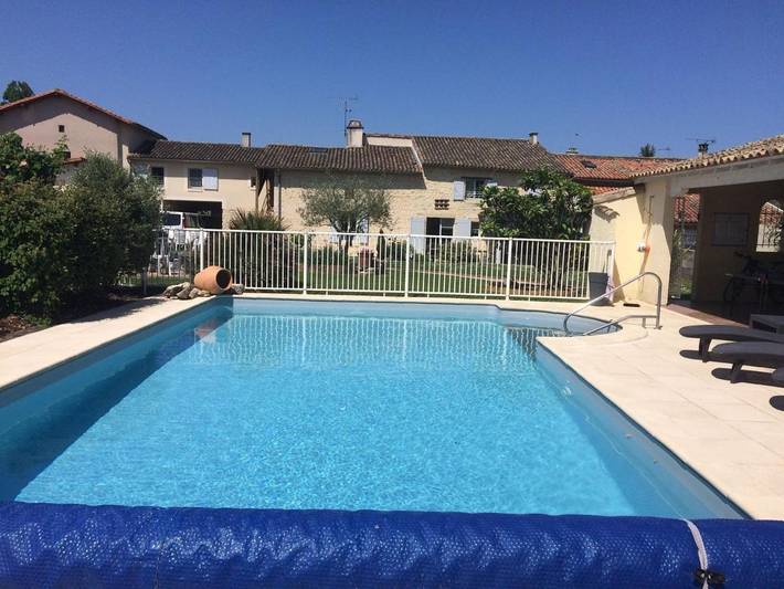 Chambre d’hôte pour 2 personnes, avec Terrasse et Jardin ainsi que Piscine et Vue
