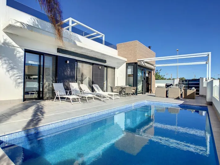 Villa für 6 Personen, mit Pool und Ausblick sowie Garten, mit Haustier - 1