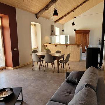 Location de vacances pour 4 personnes, avec terrasse et vue à Mercuer