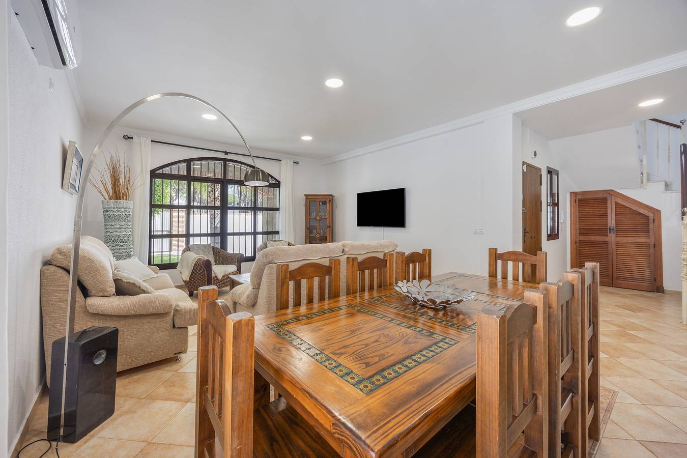 Holiday Home 'Chalet Con Piscina' with Private Pool, Wi-Fi and Air Conditioning in Playa La Barrosa, Chiclana de la Frontera