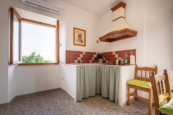 Entire apartment, Apartment "La Sosta del Pellegrino" with Mountain View, Private Garden & Wi-Fi in Sorano, Grosseto Province