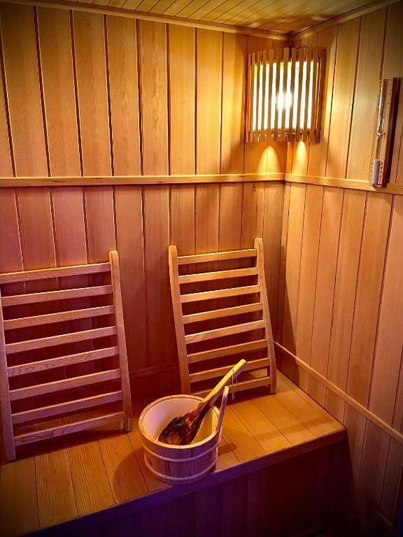 Location de vacances pour 2 personnes, avec jardin et jacuzzi ainsi que terrasse et sauna à Saint-Jean-de-Braye - 3