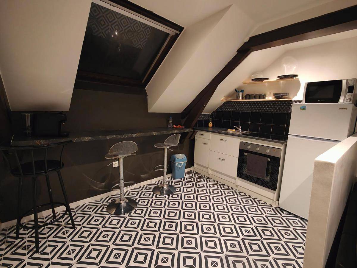Appartement entier, One-Bedroom Apartment in Provins, Seine-et-Marne