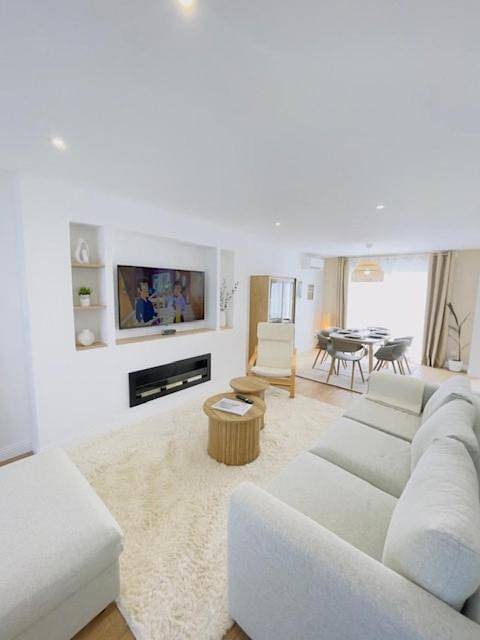 Location de vacances pour 8 personnes, avec Terrasse et Jardin à Mulsanne