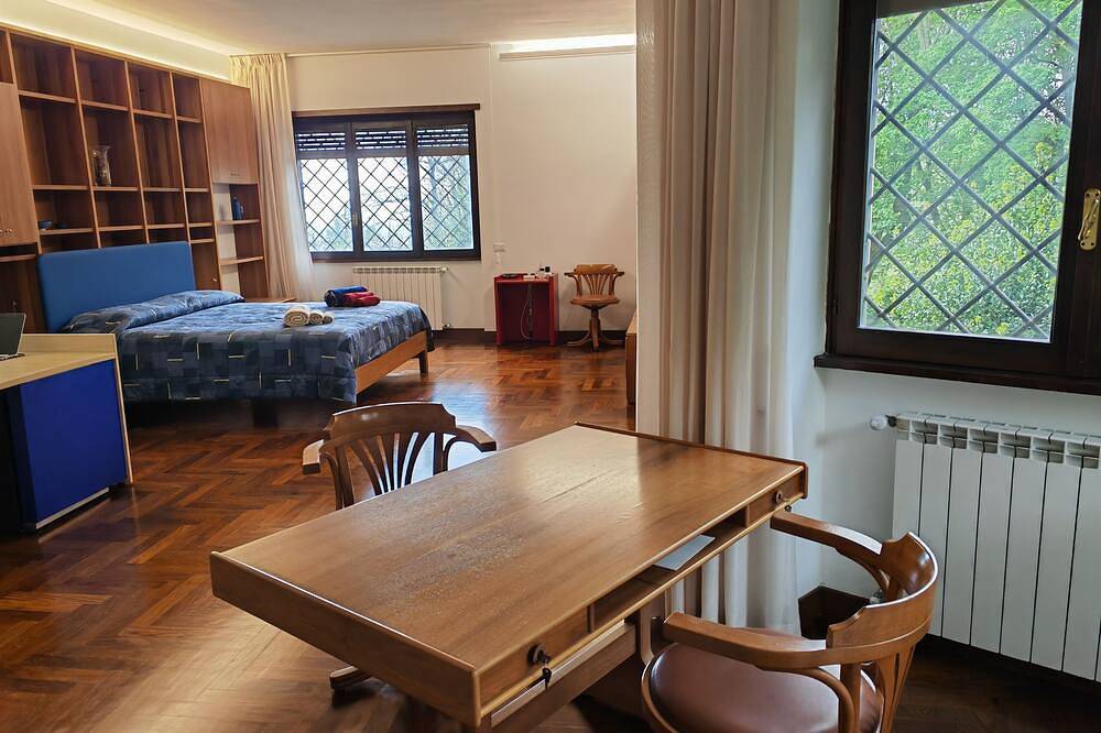 Blue rooms an apartment in the woods into wellness & wilderness in Albano Laziale, Parco Regionale dei Castelli Romani
