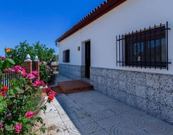 Casa de vacaciones 'Barquero Pernia' con vistas a la montaña, Wi-Fi y aire acondicionado in Cañete la Real, Andalucía