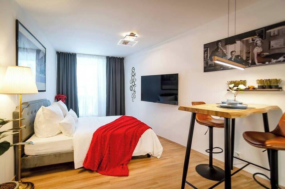 Ganze Wohnung, Premium Apartment inspiriert von Marilyn Monroe in Mitte Bremen, Bremen