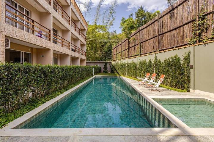 Casas e apartamentos de temporada para 2 pessoas, com jardim e terraço e ainda piscina and vista, com animais de estimação na Barra do Una