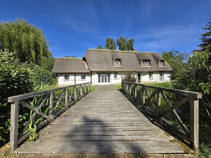 Location de vacances pour 10 personnes, avec piscine ainsi que vue et jardin à Francheville (Eure)