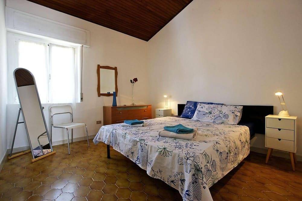3-Zimmer-Reiheneckhaus mit Terrasse in ganztags sonniger Lage direkt am Strand in Germignaga, Lago Maggiore (Lombardei)
