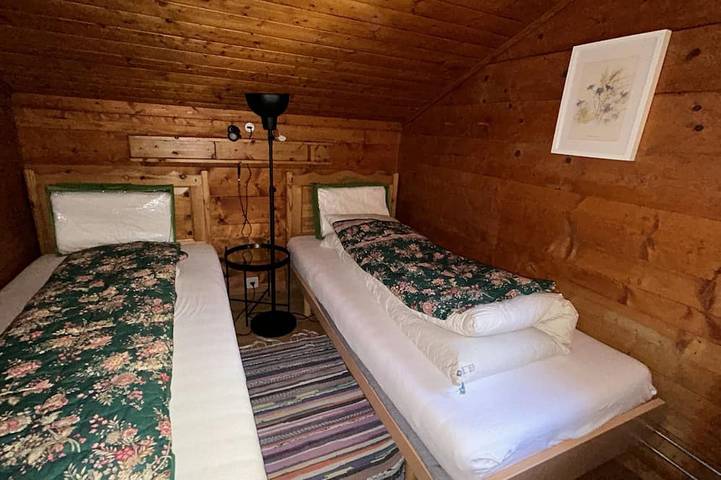 Aussen: Doppelhaus im Chalet, für 8 Personen, Balkon, große Terrasse mit Grill und Gartenmöbeln –Inn in Saint Luc, Anniviers