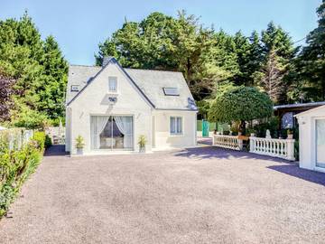 Gîte pour 10 personnes, avec terrasse et jardin dans Plage Du Men Armor