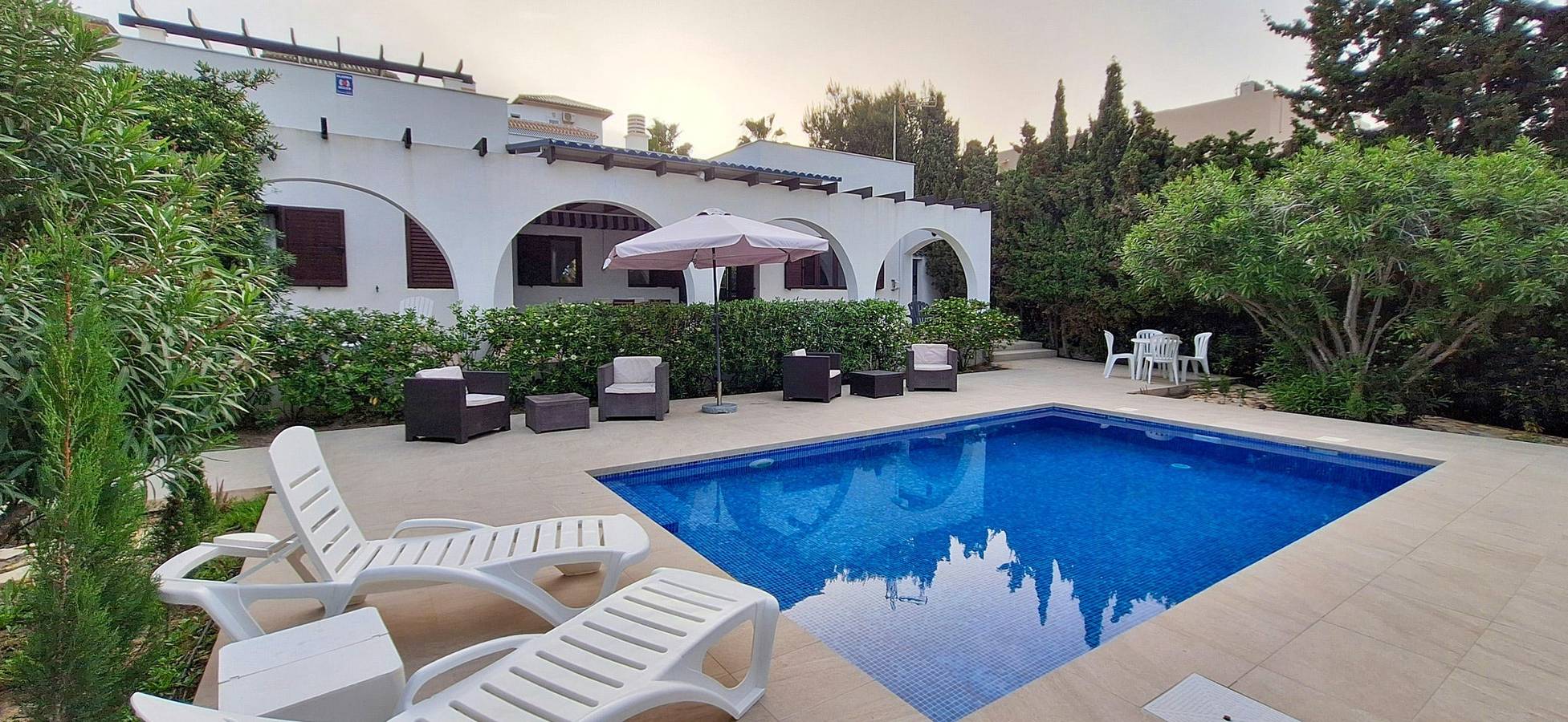 Villa de diseño ibicenco en la Costa Blanca in Torrevieja, Costa Blanca