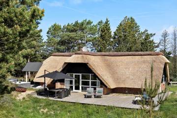 Ferienhaus für 8 Personen, mit Terrasse und Garten sowie Sauna und Whirlpool in Biikebrennen