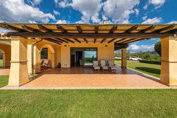 Villa pour 8 personnes, avec jardin et vue à Villasimius