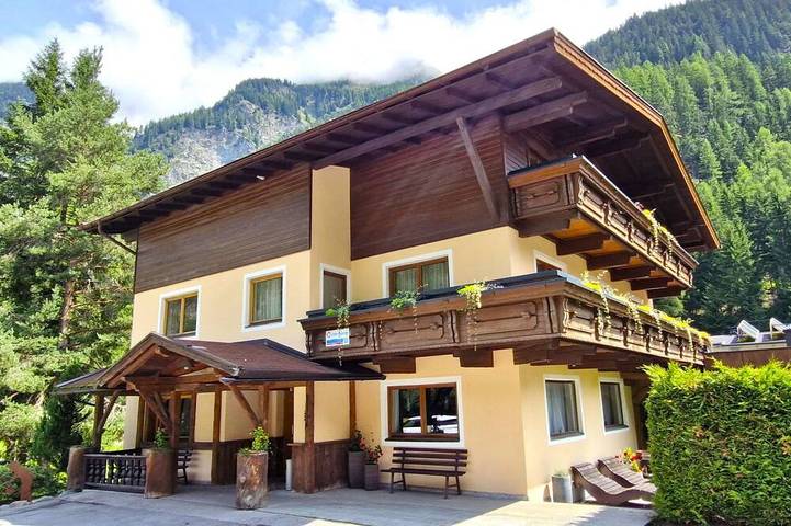 Ferienhaus für 27 Personen, mit Garten in Längenfeld