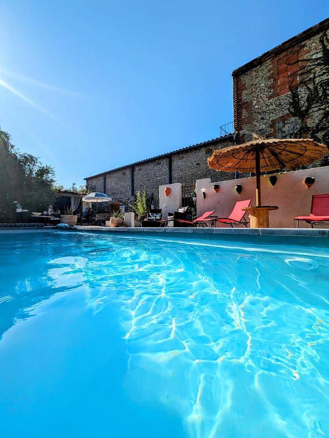 Location de vacances pour 3 personnes, avec Terrasse et Jardin ainsi que Piscine et Vue à Saint-Féliu-d'Avall
