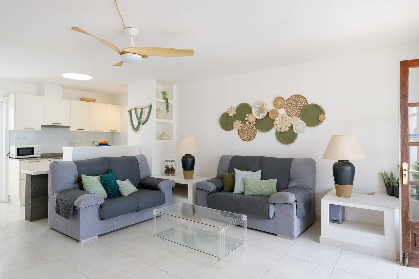 Apartamento entero, Apartamento vacacional Puerto Chico C junto a la playa con piscina compartida y Wi-Fi in Playa Blanca, Yaiza