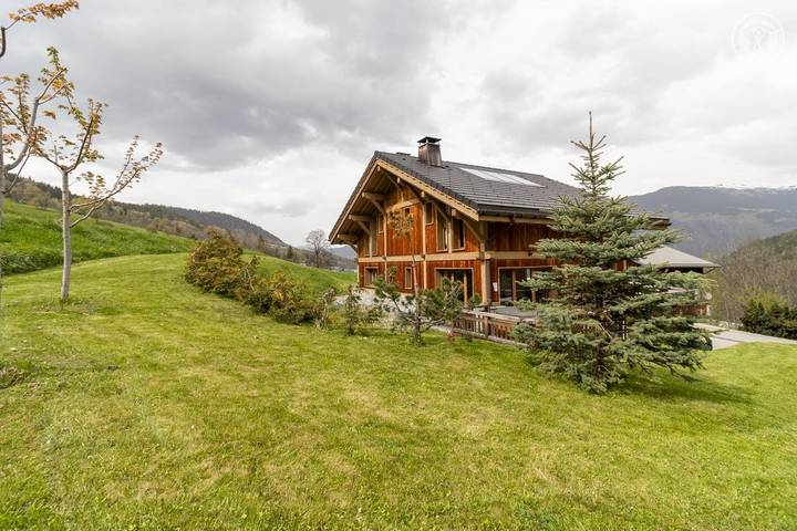 Chalet pour 12 personnes, avec terrasse ainsi que sauna et jacuzzi à Les Allues