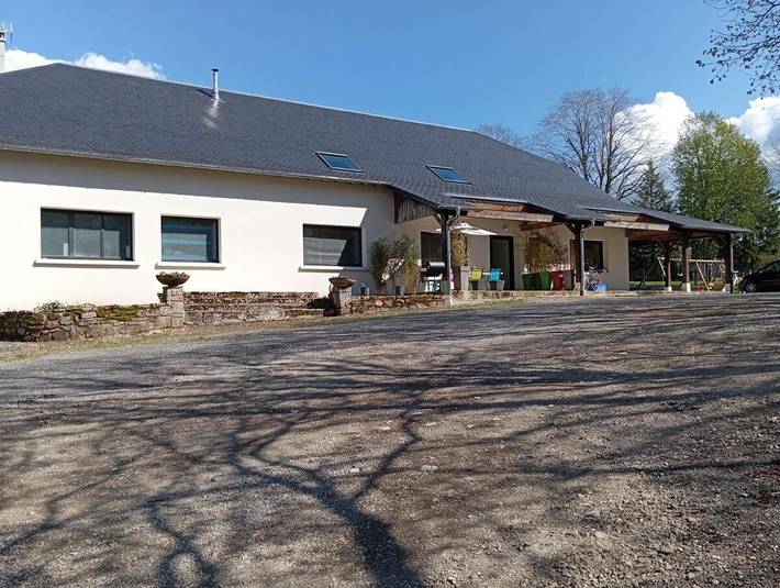 Gîte pour 7 personnes, avec terrasse à Salles-Curan - 4