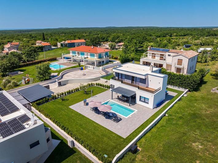 Location de vacances pour 10 personnes, avec piscine et jardin à Svetvinčenat - 2