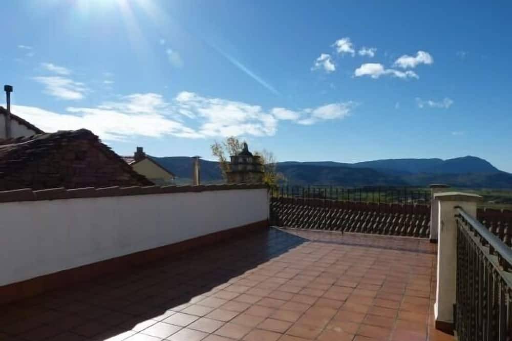 Casa Casbas - Apartment 2 (6 pax) in Jaca, Spanish Pyrenees