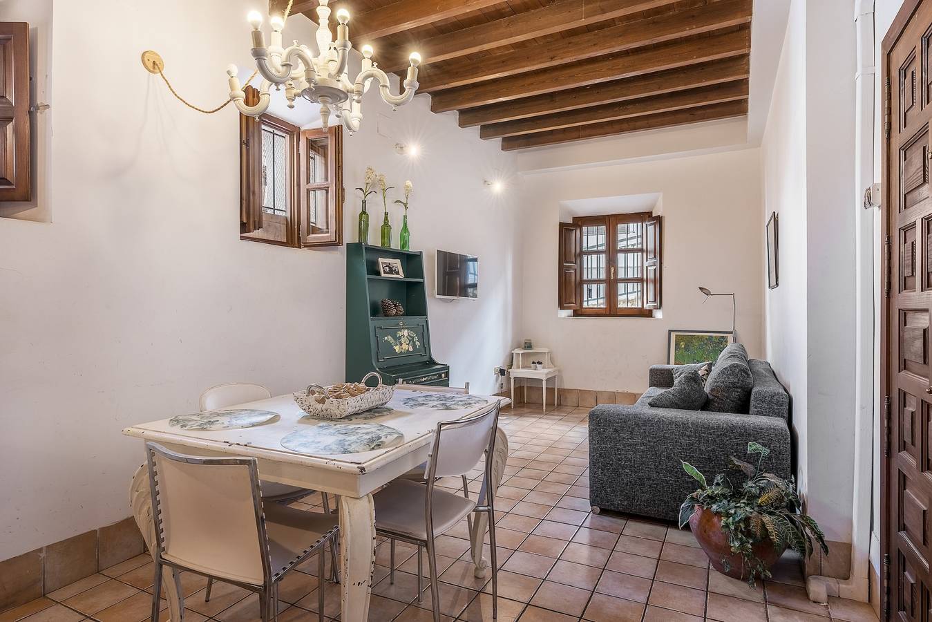 Apartamento entero, 'Apartment Elvira Street with Wifi' con Aire Acondicionado in Centro-Sagrario, Granada