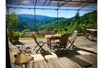 Gîte pour 6 personnes, avec jacuzzi ainsi que jardin et balcon à Saint-Germain-de-Calberte