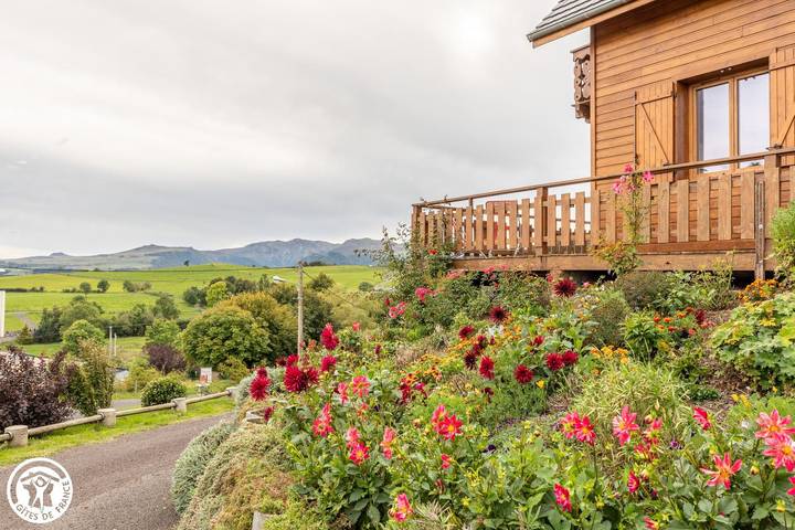 Gîte pour 6 personnes, avec jardin et terrasse à Murol - 2