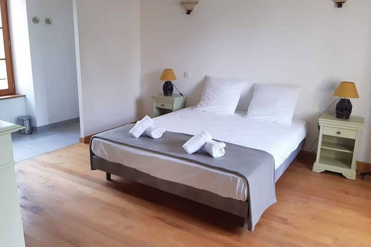 Location de vacances pour 8 personnes, avec jardin à Lanuéjouls - 4