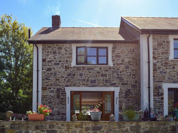 Cottage for 2 people, with garden, with pets in Mid-Wales