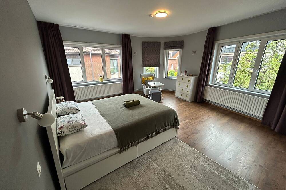 3 large bedroom Family home for 6-8 persons near Brussels |fast wifi|Parking in Kraainem, Flämisch-Brabant