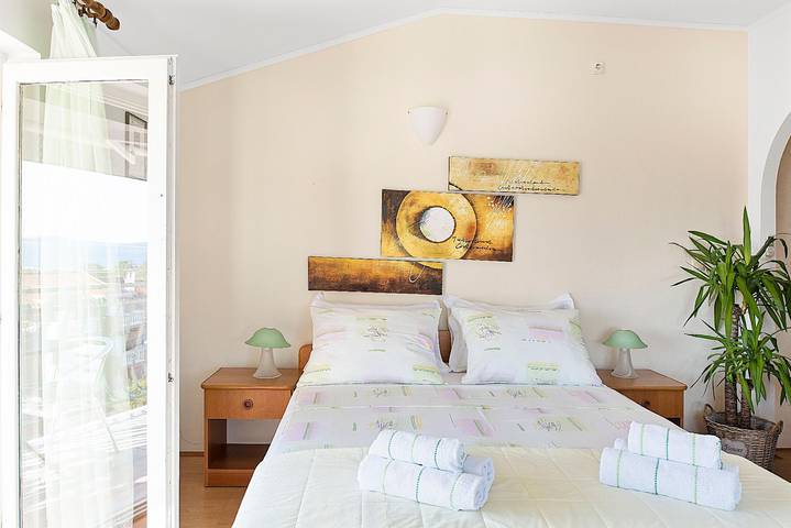 Ferienwohnung für 2 Personen, mit Balkon und Garten in Sibenik - 4