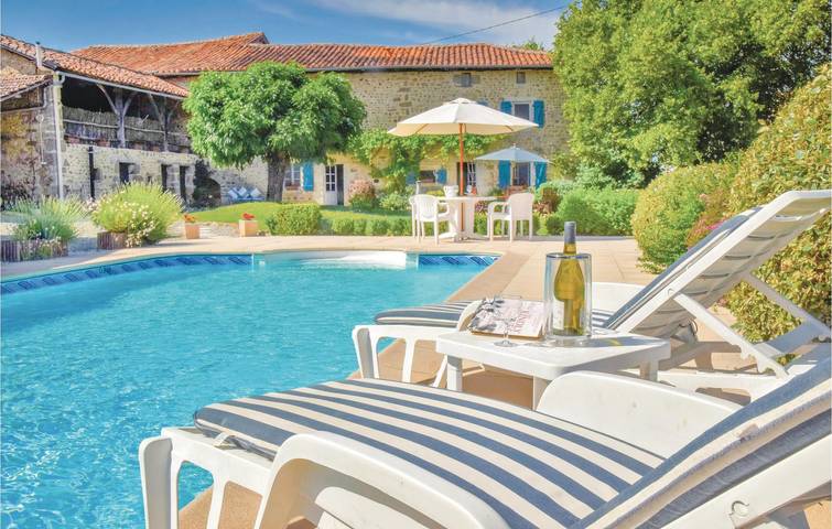 Maison de vacances pour 12 personnes, avec jardin ainsi que terrasse et piscine en Charente - 3