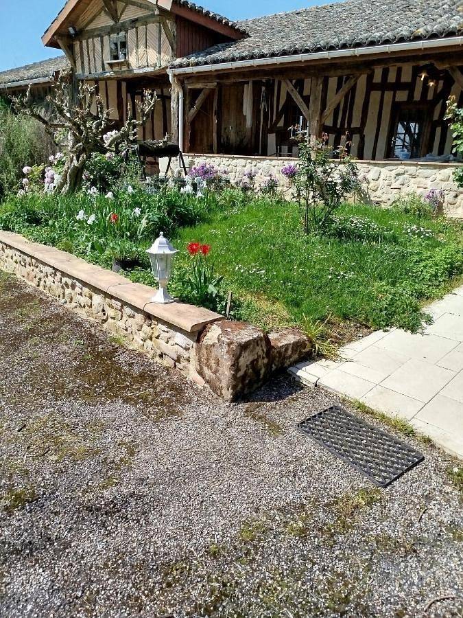 Location de vacances pour 8 personnes, avec jardin ainsi que piscine et terrasse, animaux acceptés à Tombebœuf - 4