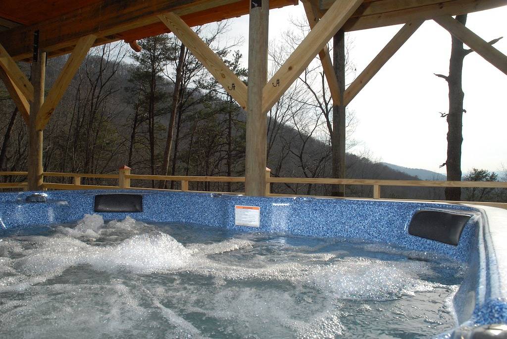 Canopy Blue Luxury Treehouse * Whirlpool, Feuerstelle, Schaukelbett, herrliche Aussicht * in Cherry Log, Chattahoochee National Forest