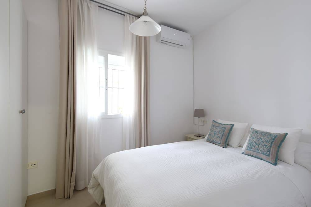 Estudio ideal para parejas con Wifi y climatización por zonas. in Casco Antiguo, Sevilla