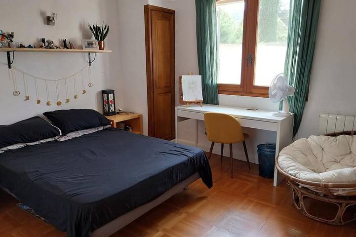 Hermosa casa en un pequeño pueblo provenzal 20 'de Aix. in Saint-Estève-Janson, Region de Aix-en-Provence