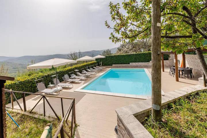 Bed and breakfast per 13 persone, con piscina e panorama nonché giardino, con animali domestici - 1