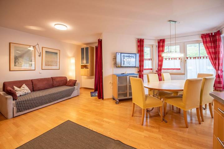 Vakantieappartement voor 6 personen, with uitzicht and terras as well as tuin in Hochkrimml