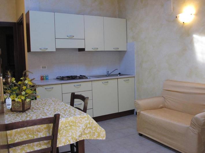 Gîte pour 2 personnes, avec piscine ainsi que jardin et jacuzzi à Notaresco - 4