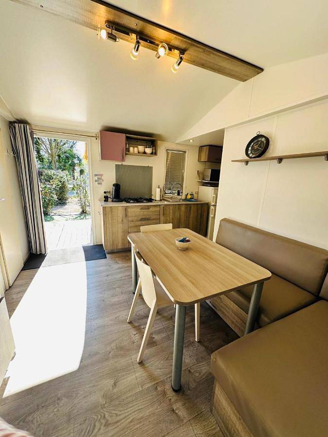 Location de vacances pour 6 personnes, avec vue et piscine ainsi que vue sur le lac et jardin, animaux acceptés à La Roque-d'Anthéron - 4