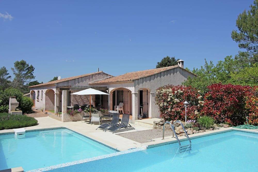 Villa in Bagnols near Sea with Pool in Bagnols-en-Forêt, Draguignan region